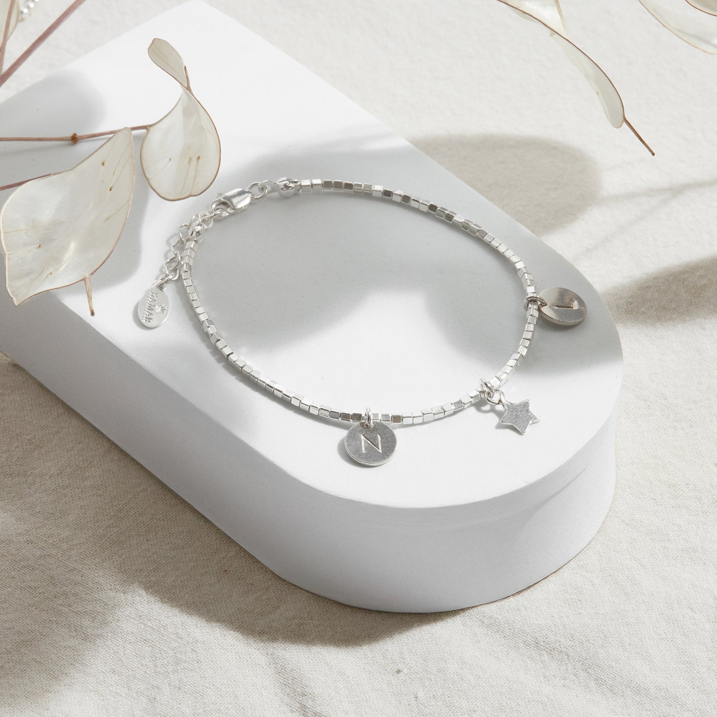 PULSERA CUADRADITA PLATA 950 INICIAL PLAQUITA