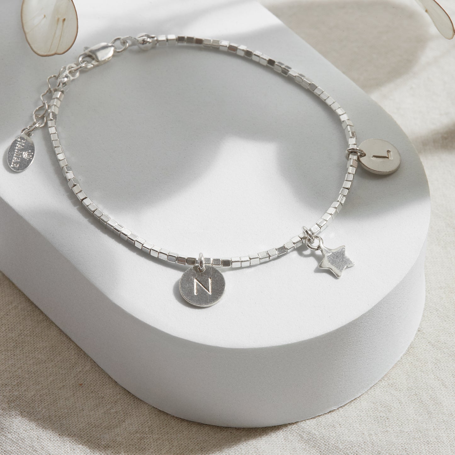 PULSERA CUADRADITA PLATA 950 INICIAL PLAQUITA