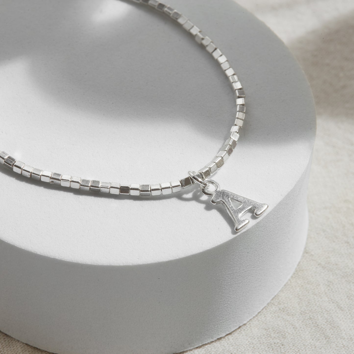 PULSERA CUADRADITA PLATA 950 INICIAL FORMA