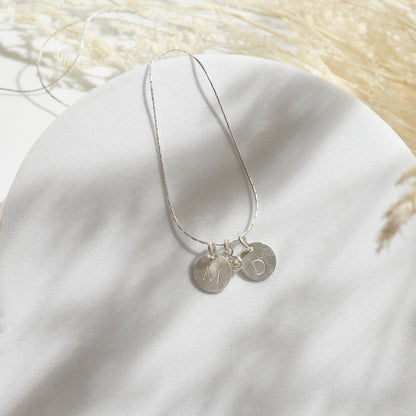 COLLAR PERSONALIZADO INICIAL PLACA (CADENA A ELECCIÓN)