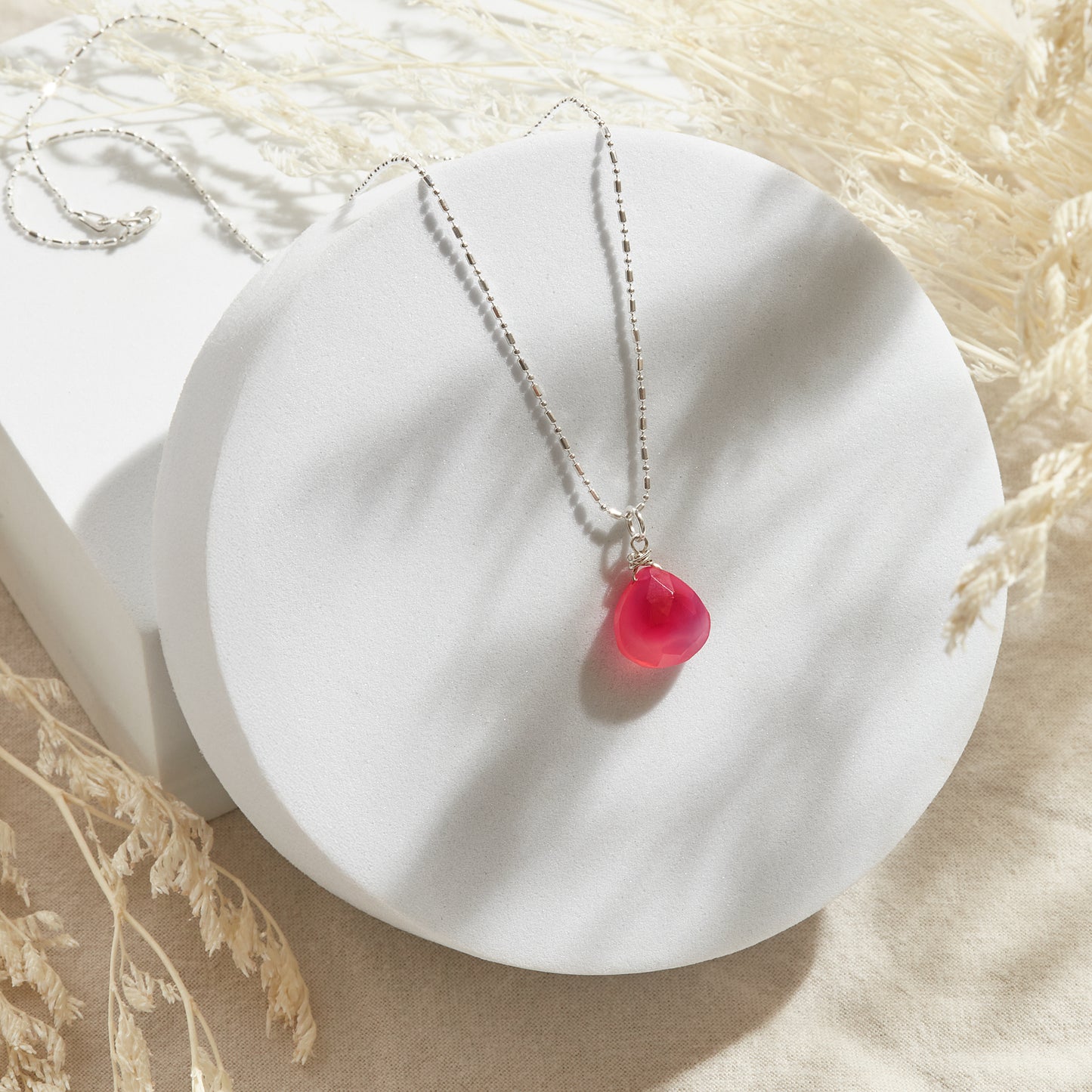 COLLAR CALCEDONIA FUCSIA (CADENA A ELECCIÓN)