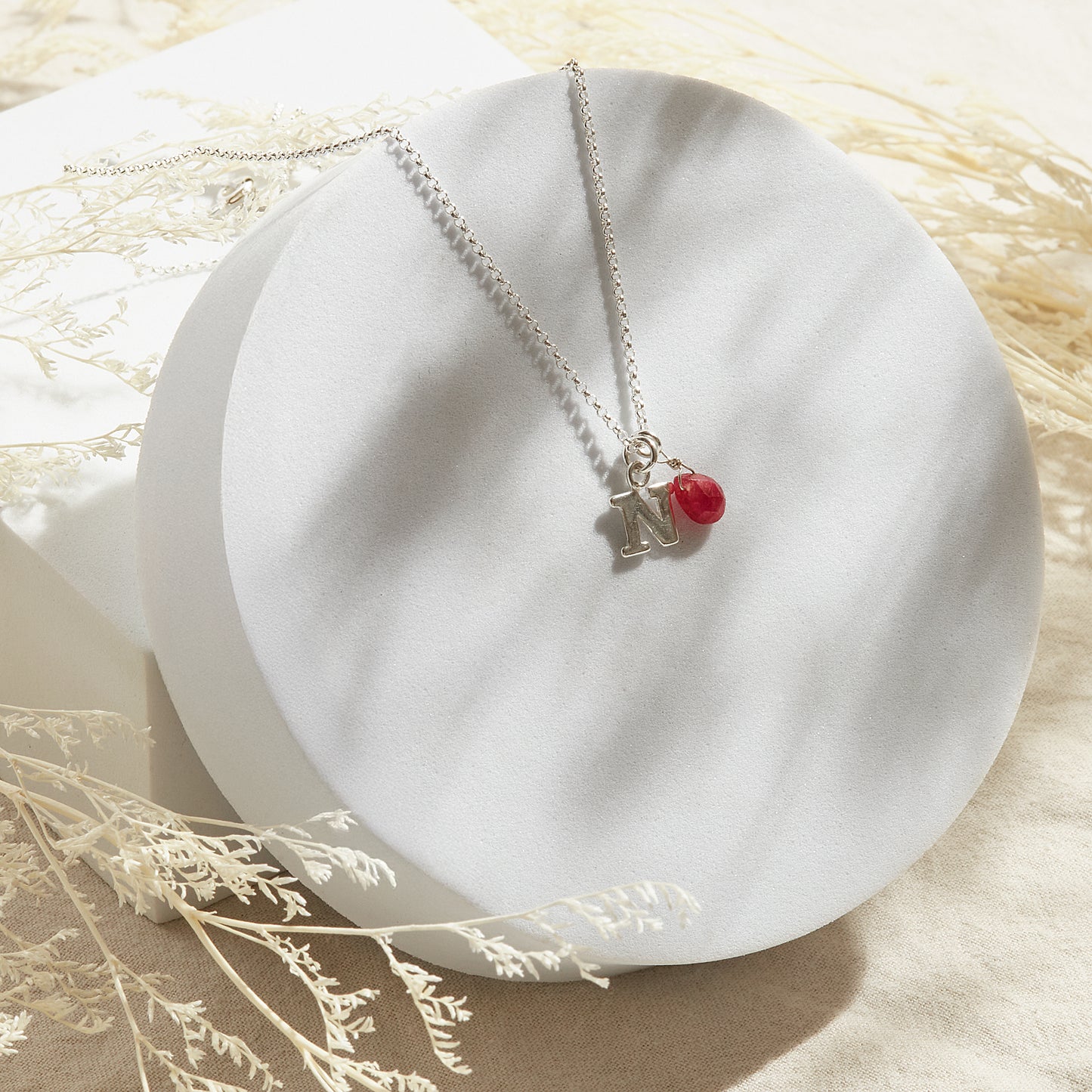 COLLAR PERSONALIZADO INICIAL FORMA (CADENA A ELECCIÓN)