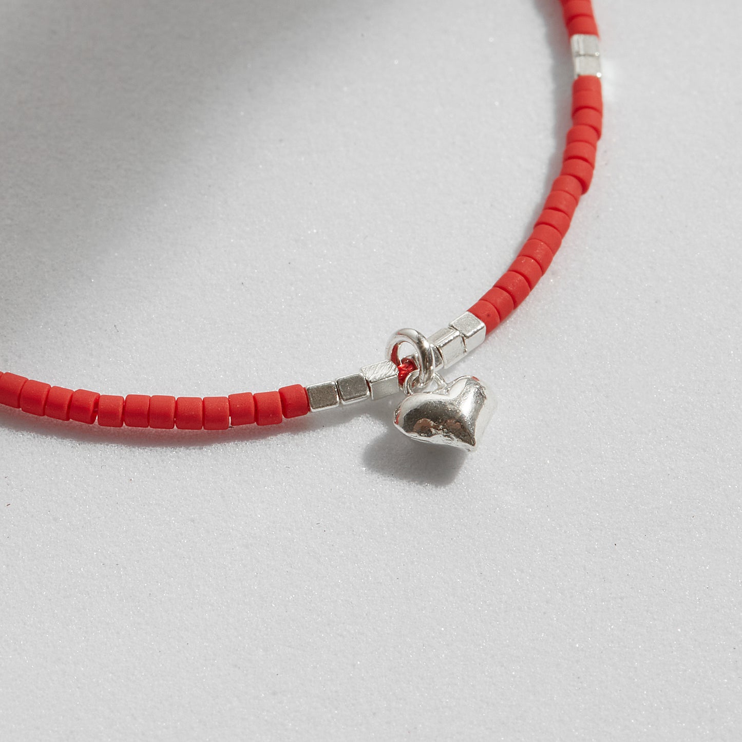 PULSERA ROJA AJUSTABLE DIJE A ELECCIÓN