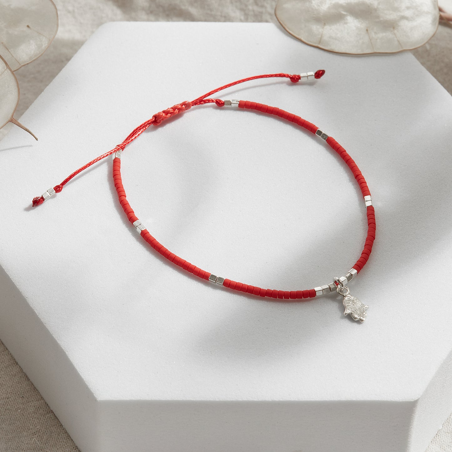 PULSERA ROJA AJUSTABLE DIJE A ELECCIÓN