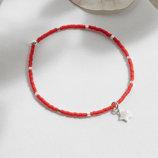 PULSERA ROJA ELASTICADA PLATA DIJE A ELECCIÓN