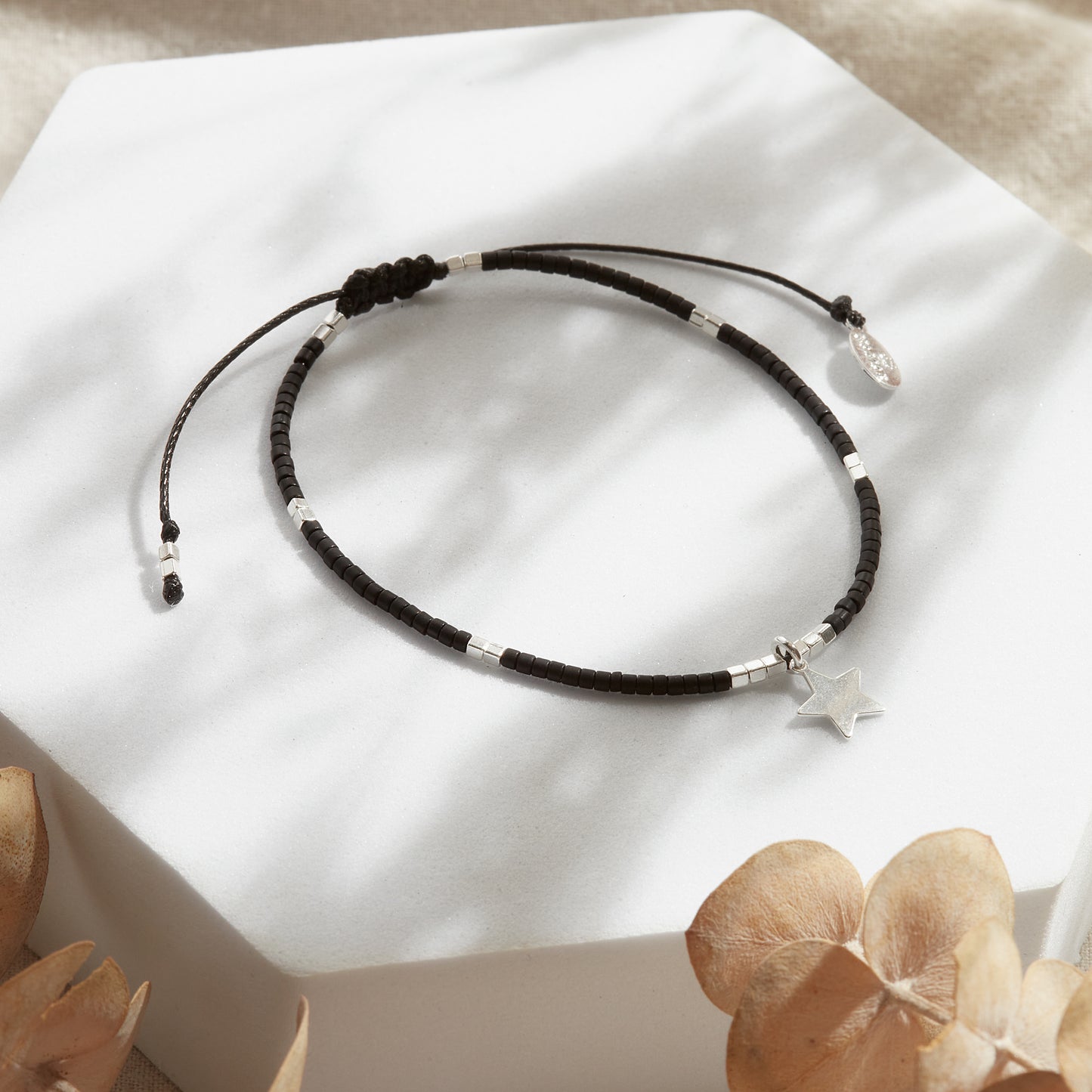 PULSERA NEGRA AJUSTABLE DIJE A ELECCIÓN