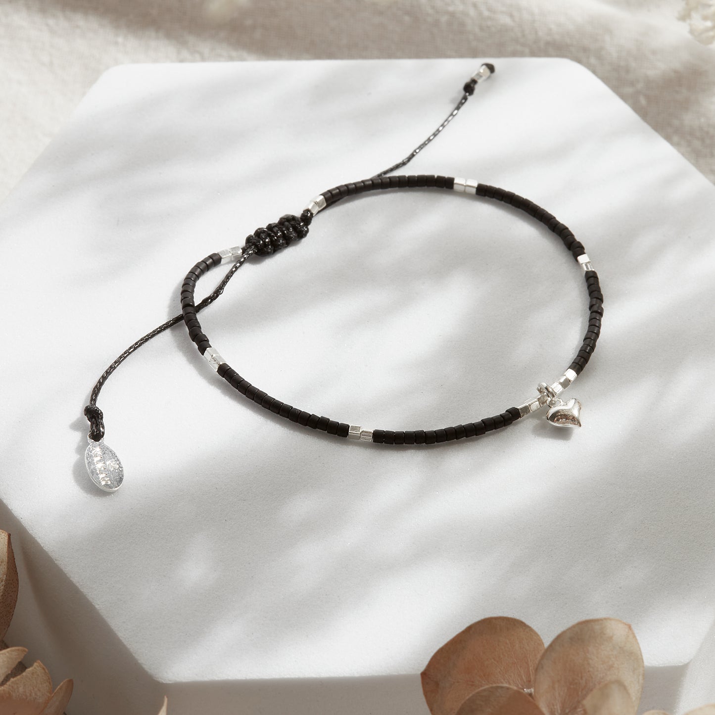 PULSERA NEGRA AJUSTABLE DIJE A ELECCIÓN