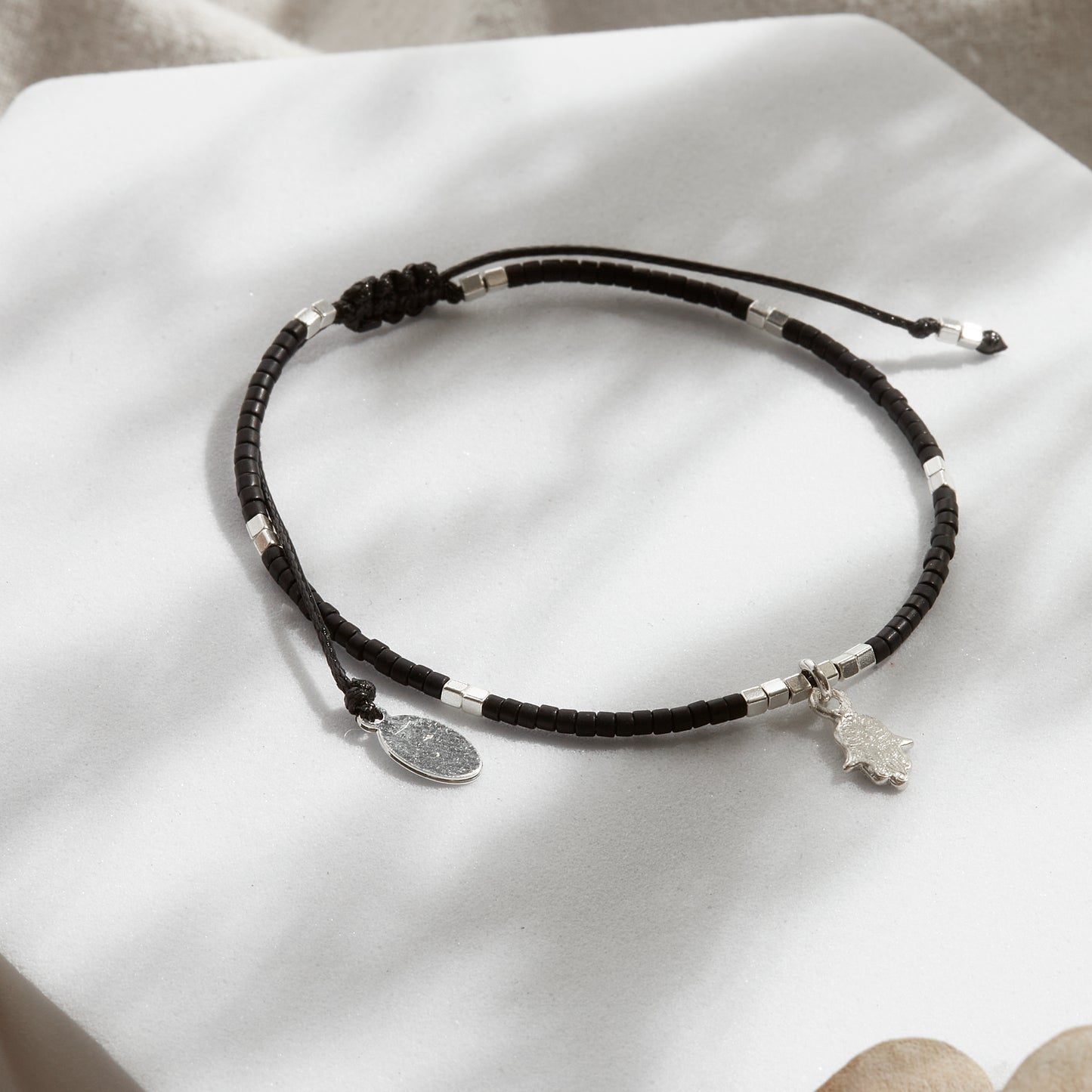 PULSERA NEGRA AJUSTABLE DIJE A ELECCIÓN