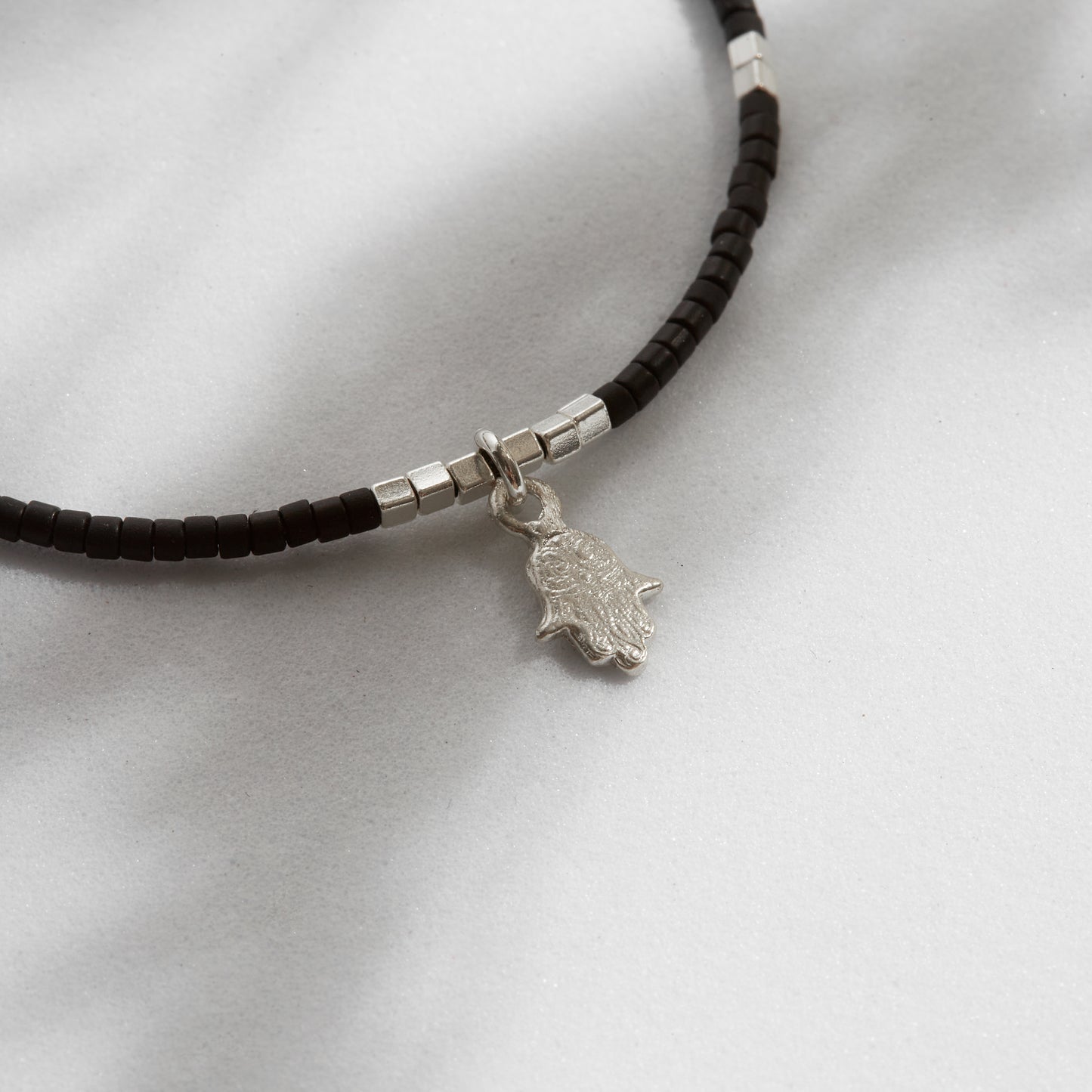 PULSERA NEGRA AJUSTABLE DIJE A ELECCIÓN