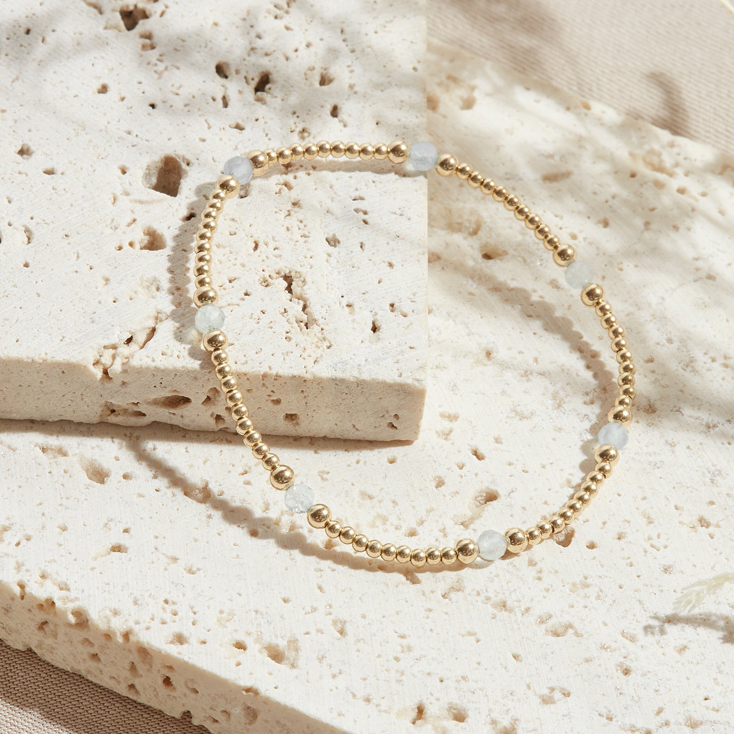 PULSERA MALDIVAS — GOLDFILLED Y PIEDRAS SEMIPRECIOSAS