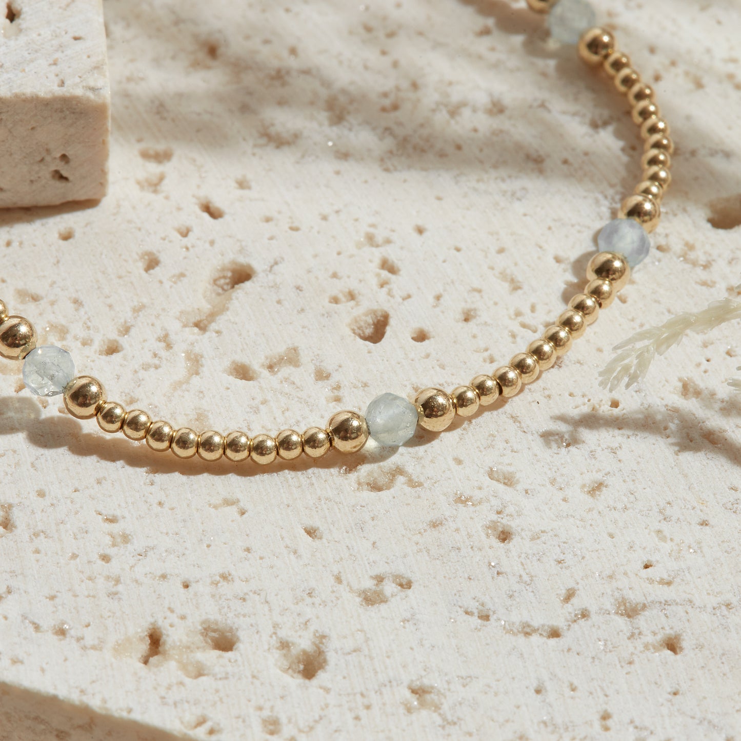 PULSERA MALDIVAS — GOLDFILLED Y PIEDRAS SEMIPRECIOSAS