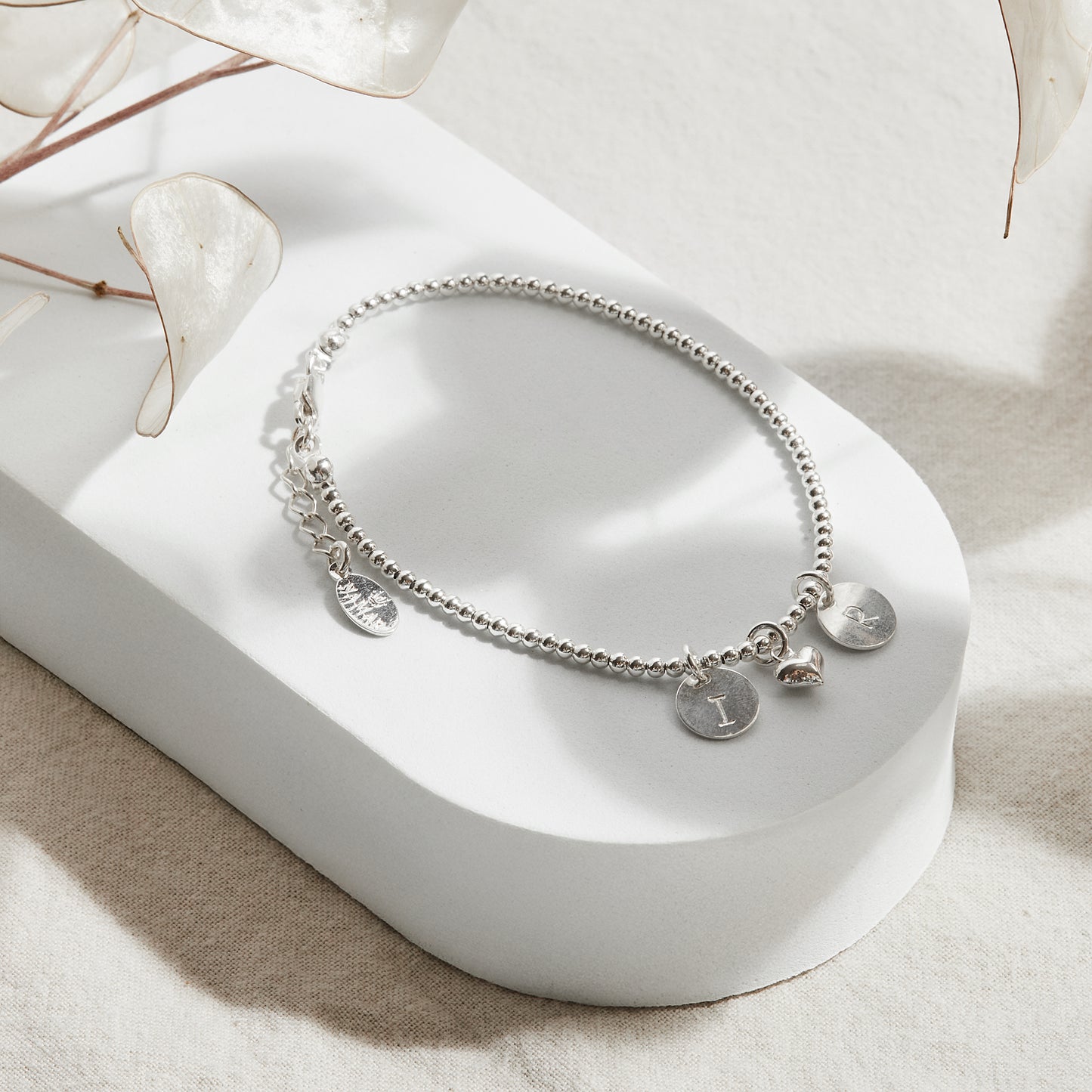 PULSERA BOLITA PLATA 950 INICIAL PLAQUITA