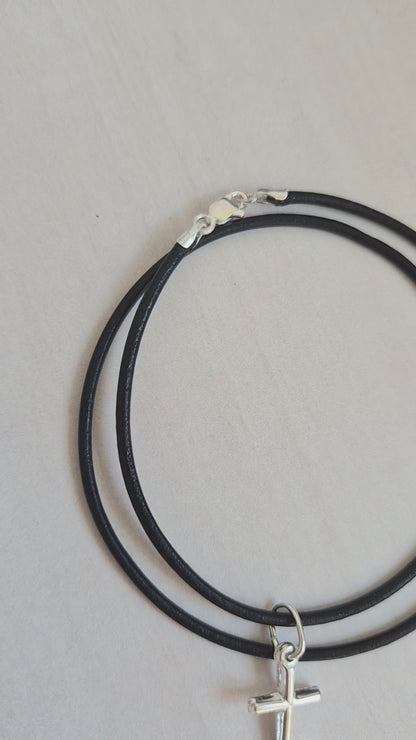 COLLAR CUERO NEGRO O CAFÉ CON TERMINALES DE PLATA