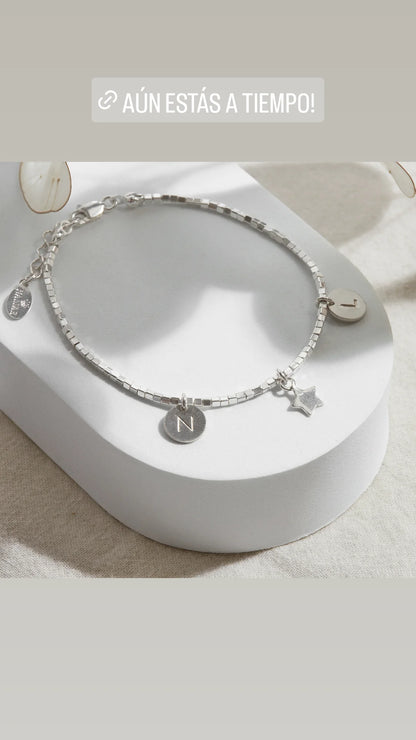 PULSERA CUADRADITA PLATA 950 INICIAL PLAQUITA