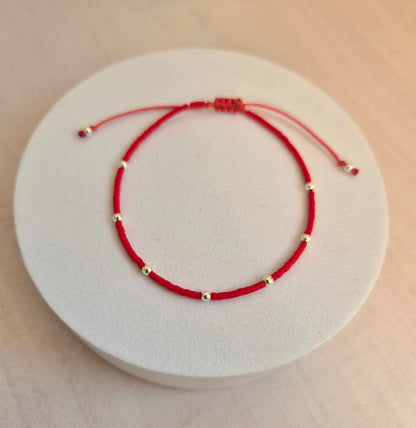 PULSERA ROJA AJUSTABLE SIETE