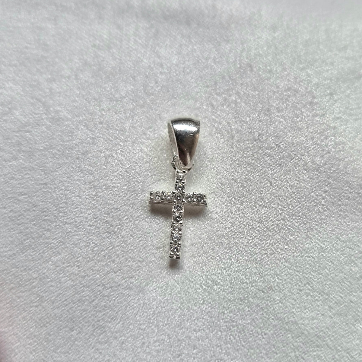 CRUZ PLATA Y CIRCONES