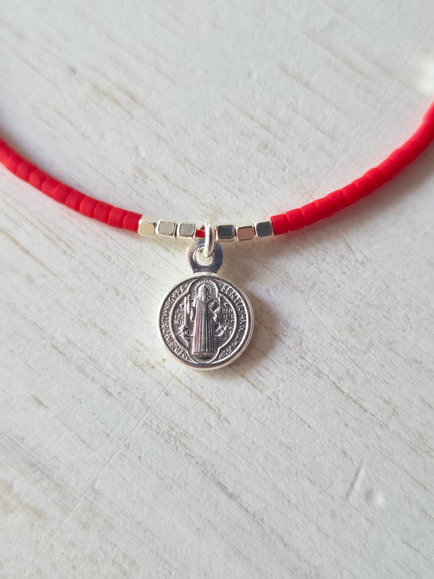 PULSERA ROJA AJUSTABLE SAN BENITO