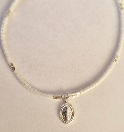 PULSERA BLANCA AJUSTABLE VÍRGEN DE LOS RAYOS