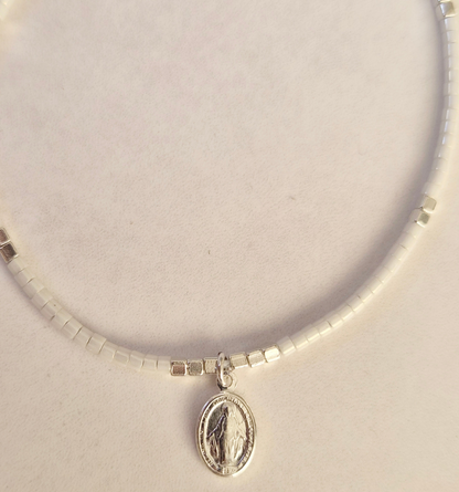 PULSERA BLANCA AJUSTABLE VÍRGEN DE LOS RAYOS
