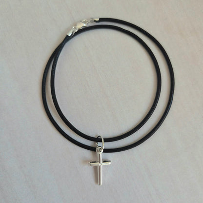 COLLAR CUERO NEGRO O CAFÉ CON TERMINALES DE PLATA