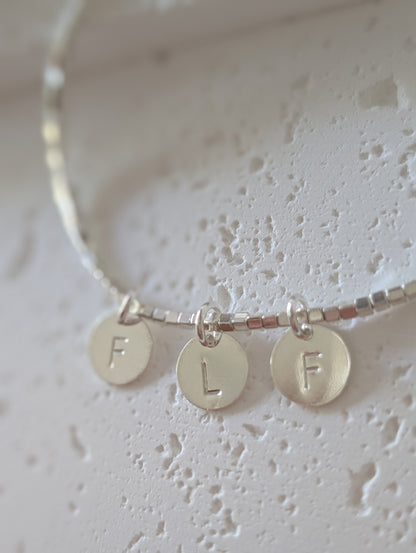 PULSERA CUADRADITA PLATA 950 INICIAL PLAQUITA