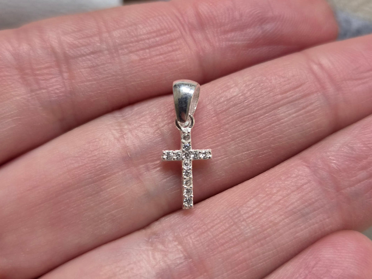 CRUZ PLATA Y CIRCONES