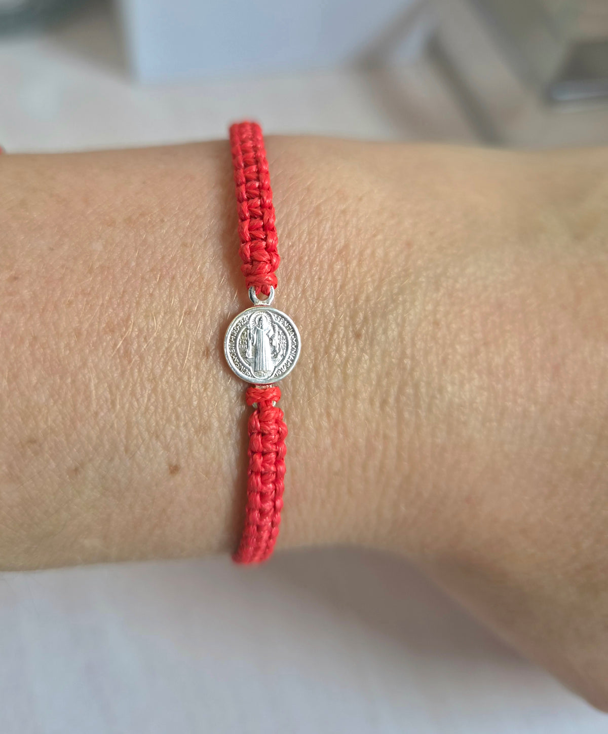 PULSERA ROJA AJUSTABLE SAN BENITO