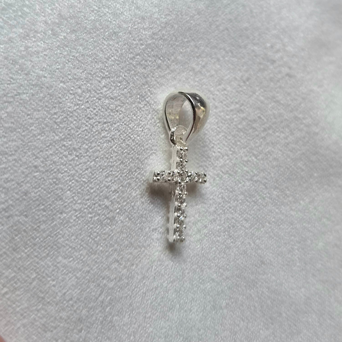 CRUZ PLATA Y CIRCONES