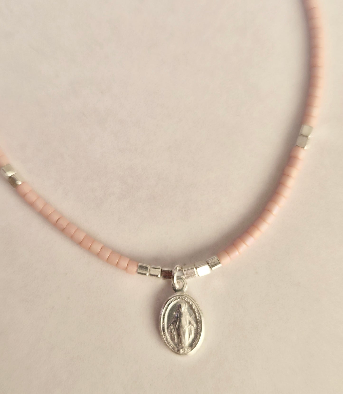 PULSERA ROSA AJUSTABLE VÍRGEN DE LOS RAYOS