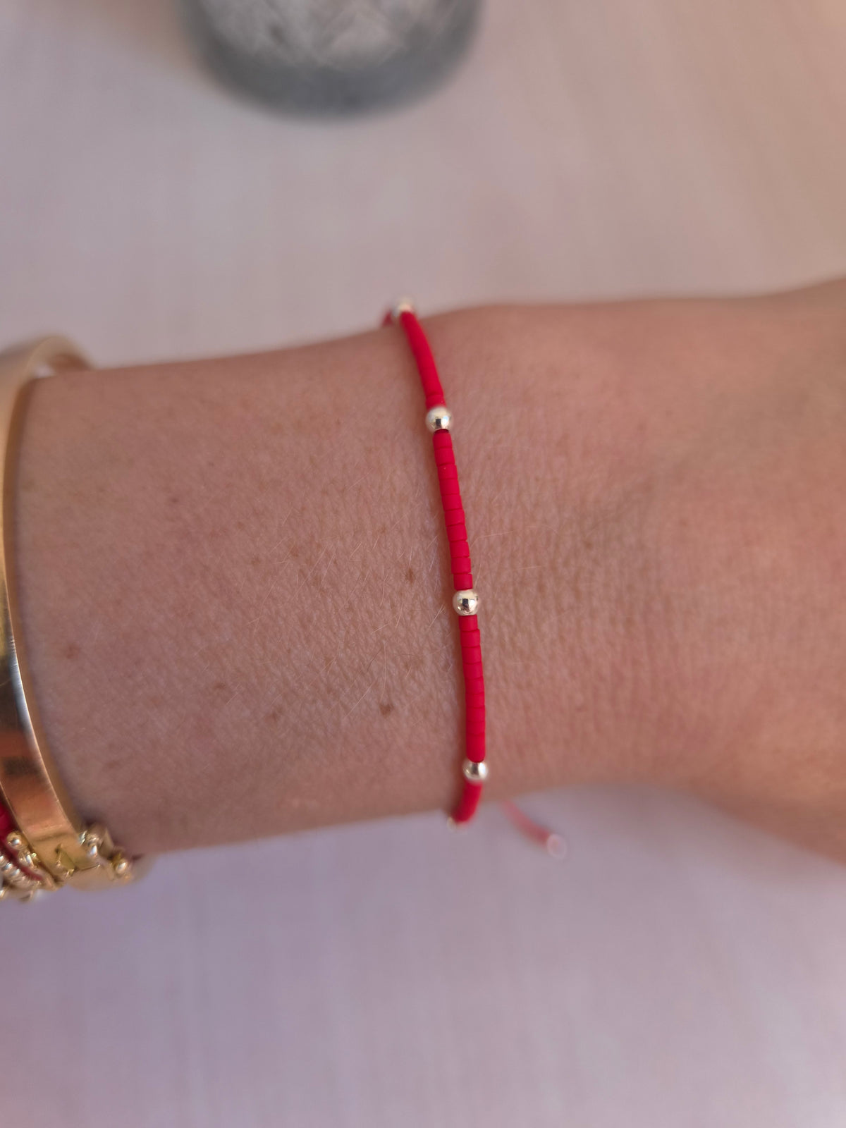 PULSERA ROJA AJUSTABLE SIETE