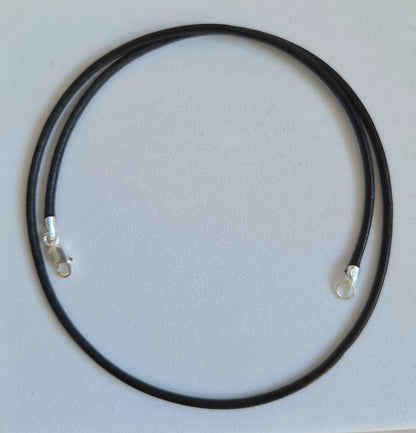 COLLAR CUERO NEGRO O CAFÉ CON TERMINALES DE PLATA