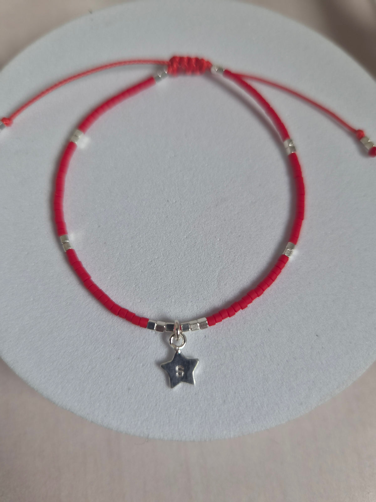 PULSERA ROJA AJUSTABLE INICIAL ESTRELLA