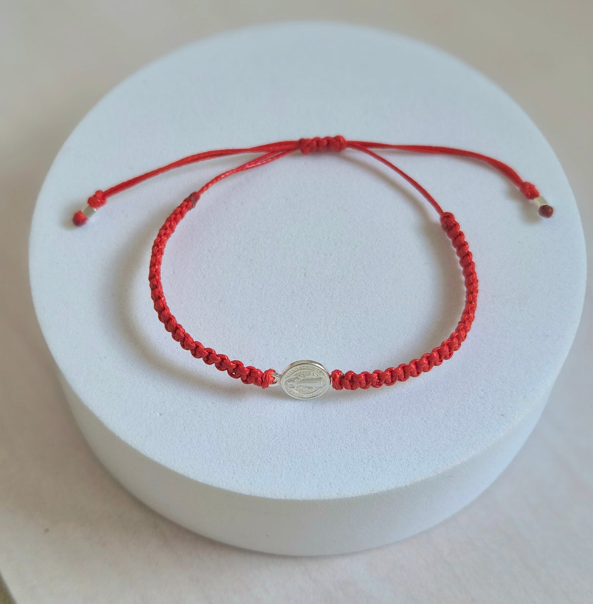 PULSERA ROJA AJUSTABLE SAN BENITO
