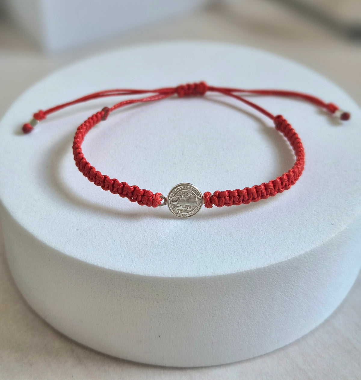 PULSERA ROJA AJUSTABLE SAN BENITO
